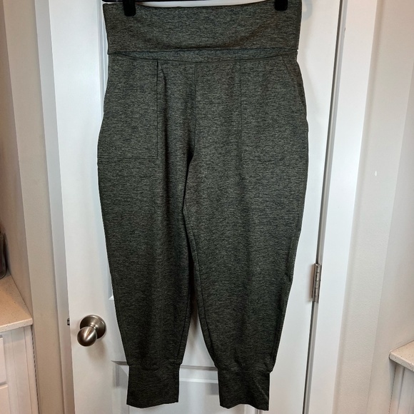 Offline by Aerie Women's Fold Over Waist Short Court Joggers Black Heather Large - Picture 2 of 14